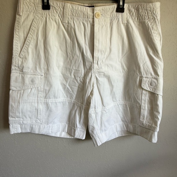 Men’s 38” NWT Tommy Hilfiger White Preppy Cargo Shorts - Picture 1 of 8